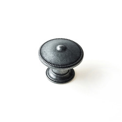 Blíster com 4 puxadores redondos para móveis. fabricado em zamak e acabamento prata envelhecida. mod. 3121 ø30mm. rei